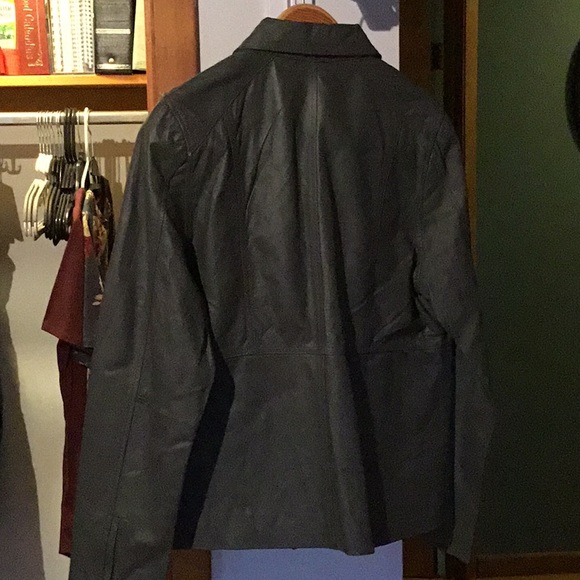 Leather jacket - Picture 2 of 6